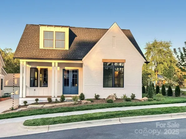 10 Hidden Pond Ln, Brevard, NC 28712