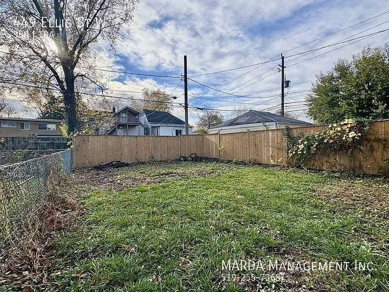 449 Ellis St W — Photo 24