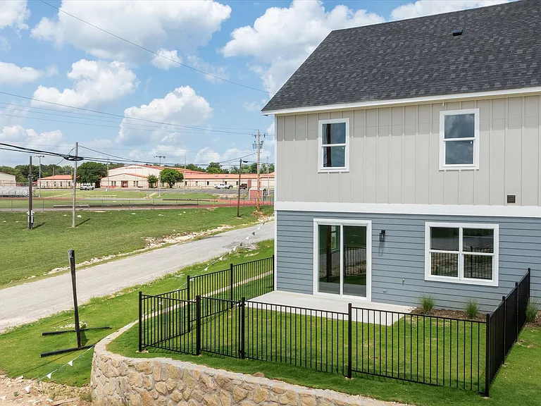 706 N Sycamore Dr — Photo 17