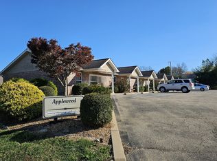 Applewood Apartments, Farmington, MO 63640