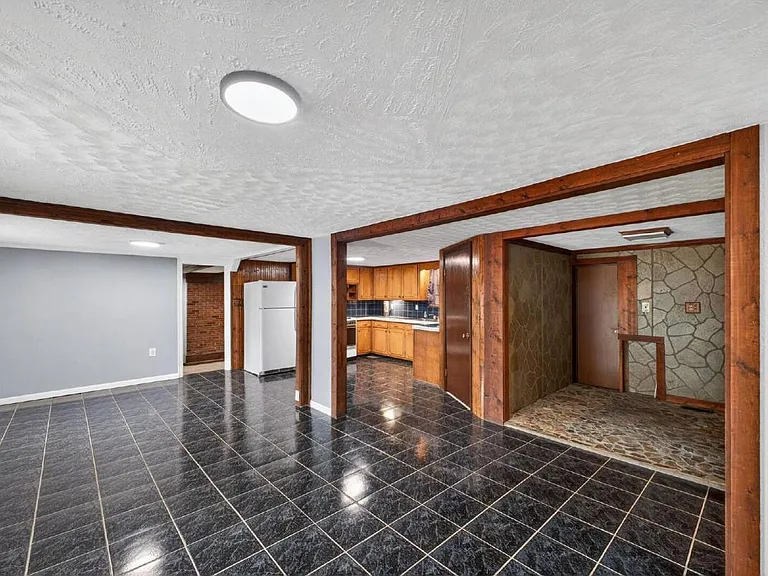 209 Edgar St — Photo 7