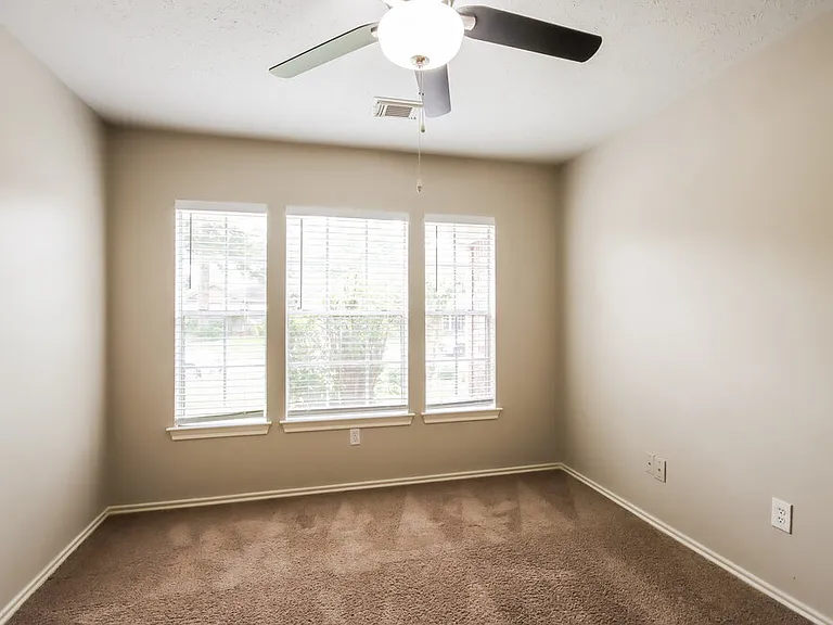 5915 Culross Close — Photo 12