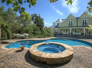 4 Cromwell Ln, Mendham, NJ 07945