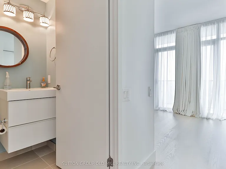 105 The Queensway #2110 — Photo 26