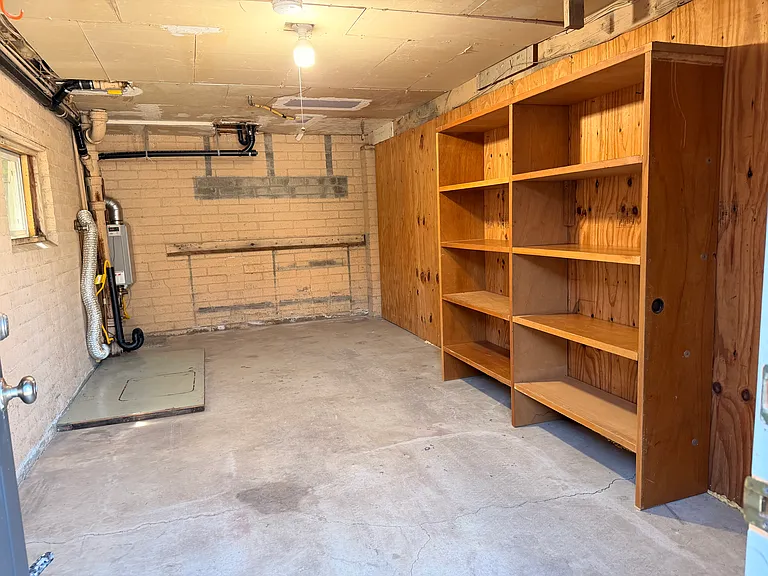 Downstairs storage room (11'x20') with washer/dryer hookups. Gas only for the dryer, no 220V.