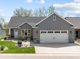 4963 W Woods Creek Ln, Appleton, WI 54913