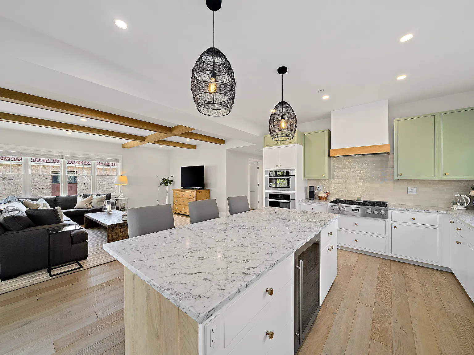 3 bed, 1770 sqft, $8,400 — Photo 2