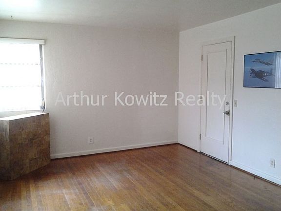 3rd image of 125 Mitchell Pl