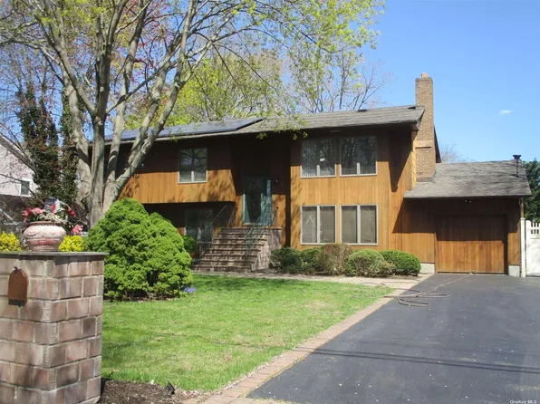 31 Brooks Ave, Nesconset, NY 11767