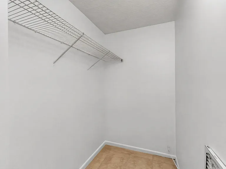 4028 Hythe Pl #B — Photo 33