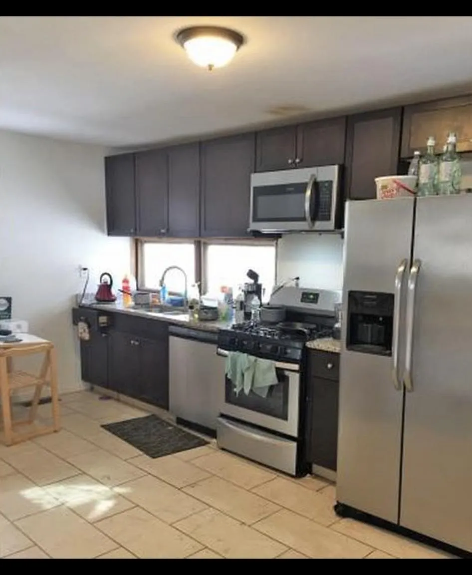 5 bed, 2000 sqft, $3,250 — Photo 1