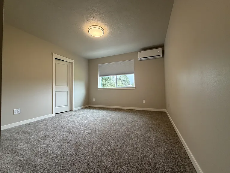4025 Filbert St NE — Photo 25