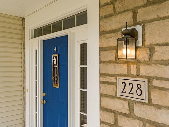 5th image of 228 Ashley Ct