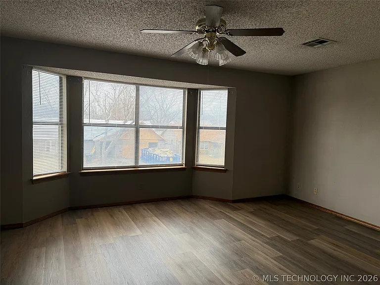 2614 S Gardenia Ave — Photo 16