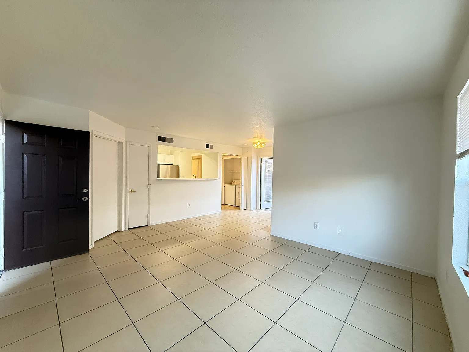 2 bed, 950 sqft, $1,790 — Photo 2