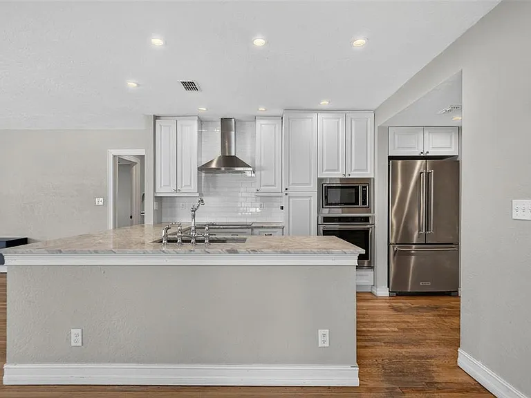 800 W Smith St — Photo 14