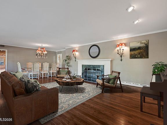 3rd image of 1880 Meadowview Ln
