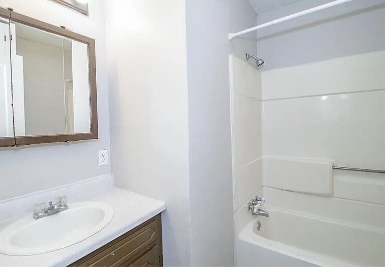 703 Monroe St — Photo 10