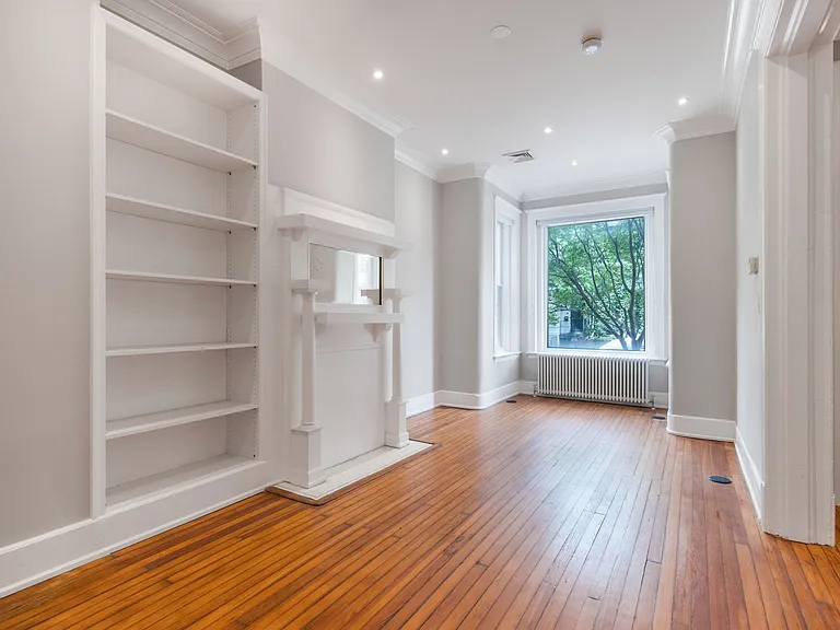 8 R St NW #1 — Photo 19
