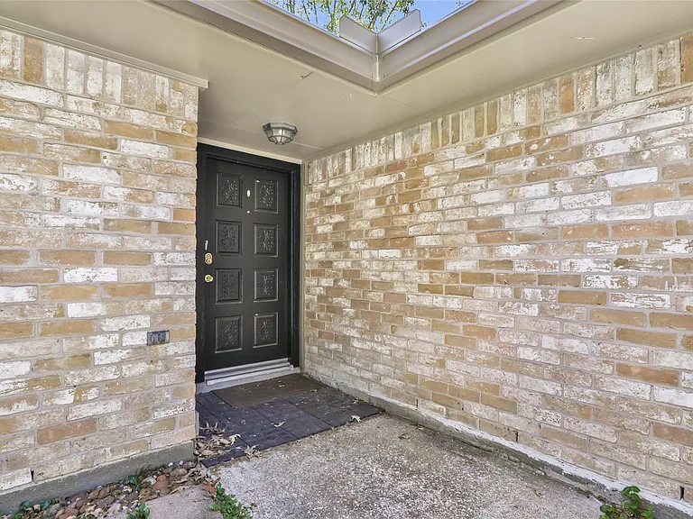 2414 Chanay Ln — Photo 5
