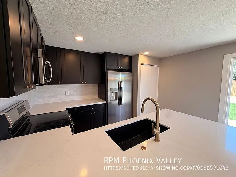 3902 E Joan De Arc Ave — Photo 8