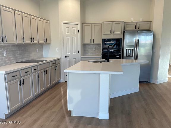 3rd image of 4633 E PEARTREE Lane