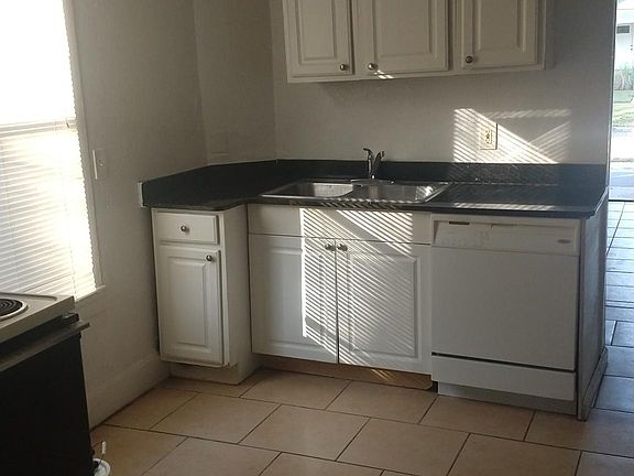 3rd image of 1001 Crescent Lake Dr APT 1