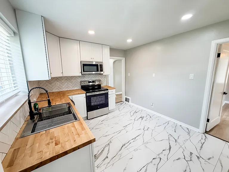 9023 Southview Ln — Photo 7