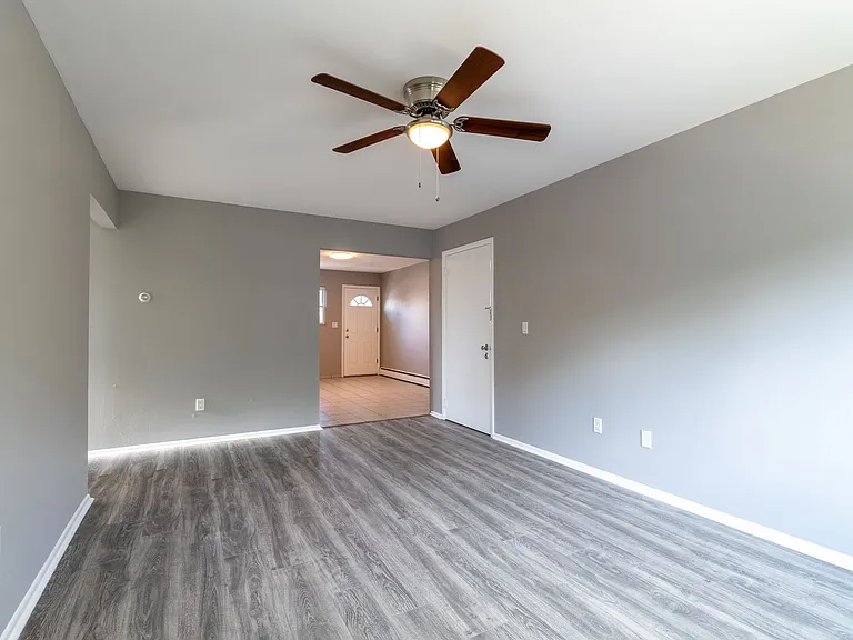 15 Saint Johns Pl — Photo 10