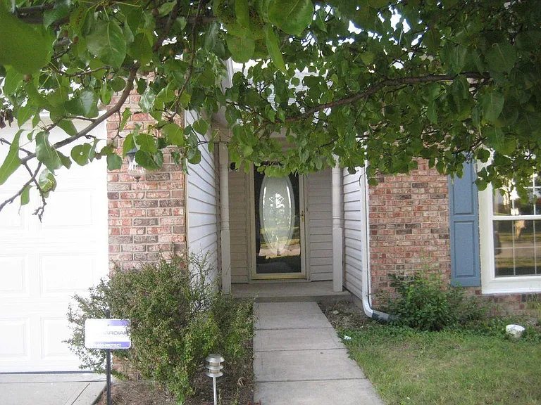 10050 Long Meadow Dr — Photo 3