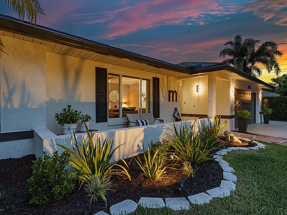 5th image of 756 NW 42nd Way