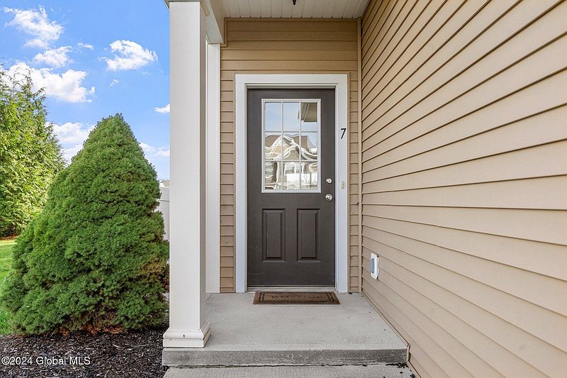 2nd image of 7 Stacey Court