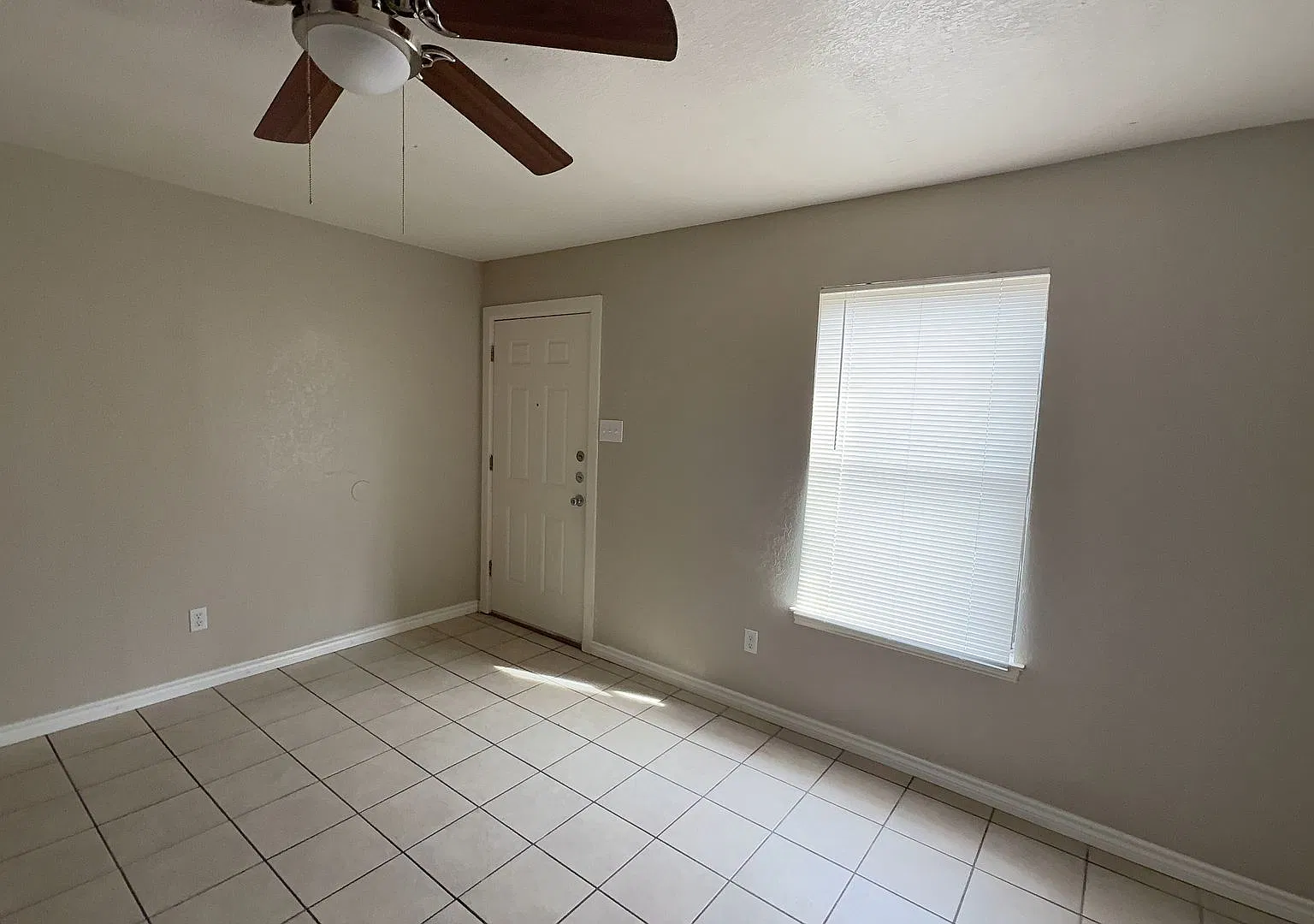 205 Erby Ave — Photo 3