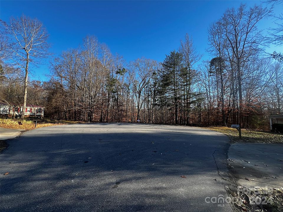 2nd image of 115 Saint Thomas Ln