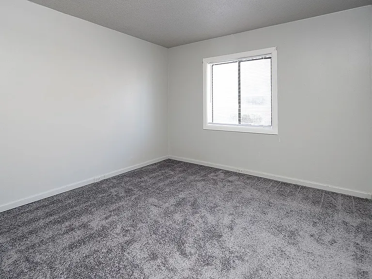 Lynnwood Garden Apartments — Photo 36