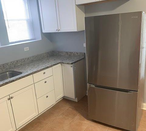 4th image of 6131 S Fairfield Ave APT 1R