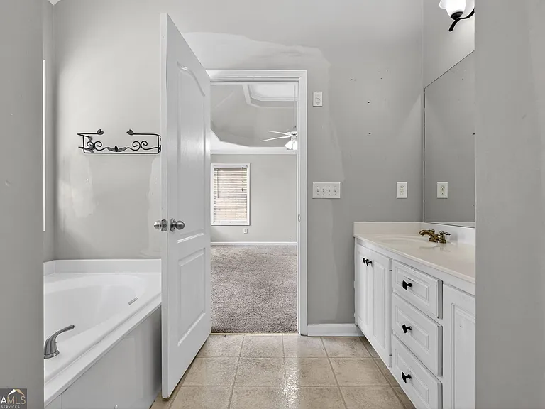 1136 Mason Lee Ave — Photo 29