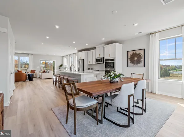 221 Park Central Ter, Manassas, VA 20111