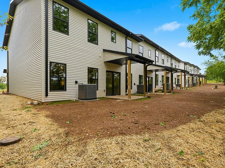 2191 W Parkview Ave — Photo 12