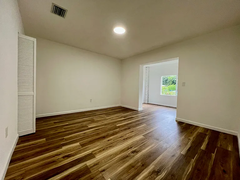 8550 NE 8th Ct #8550 — Photo 9