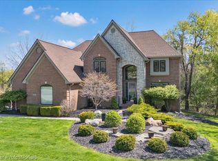 1445 Wood Trl, Oxford, MI 48371