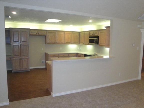 5th image of 10102 Vicksburg Ave