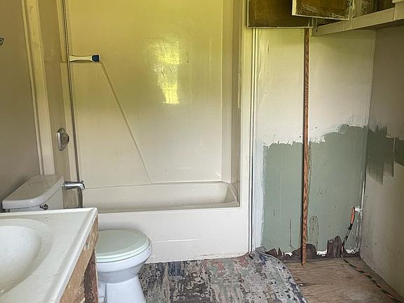 3rd image of 100 Nancy Ave #41