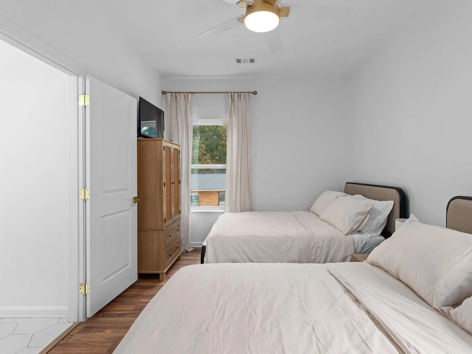 3 bed, 2.5 bath, 2160 sqft, $1,481 — Photo 3