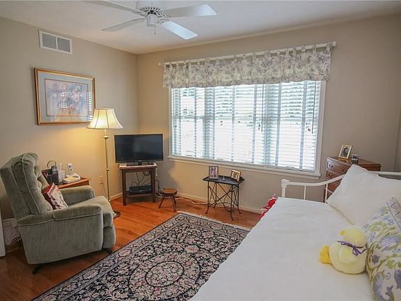 5th image of 39 Freedom Pond Ln