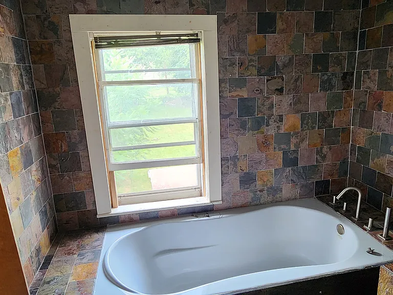 115 Sterling St — Photo 12