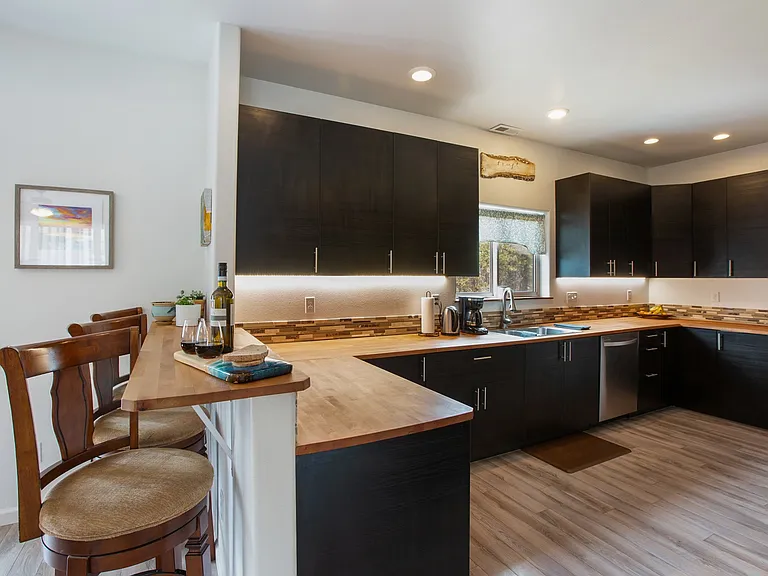 705 Valley View Dr — Photo 13