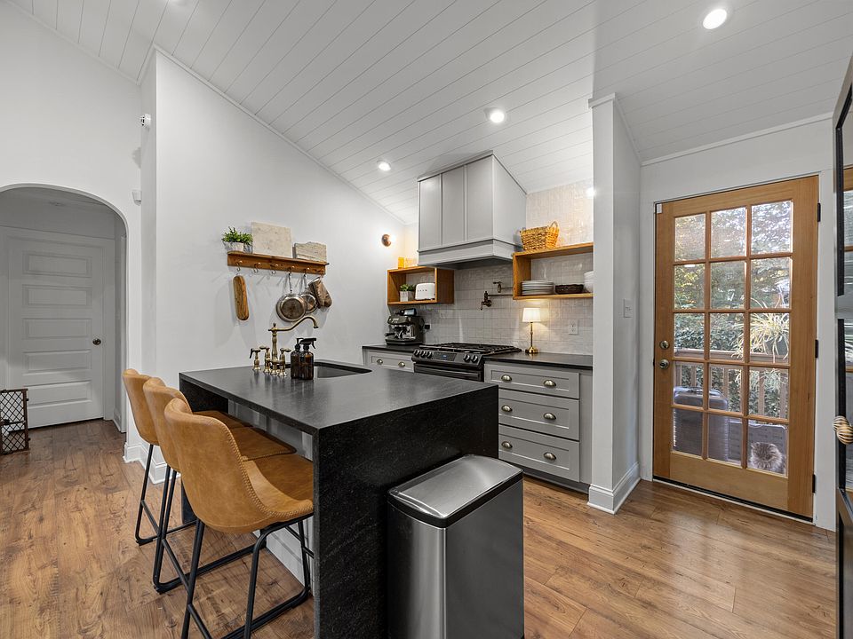 1st image of 1020 E Jones St