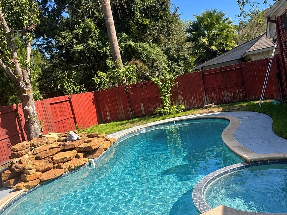 9914 Willow Crossing Dr