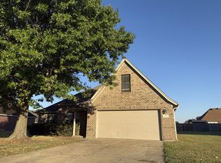 905 Rue Royale Dr, Marion, AR 72364